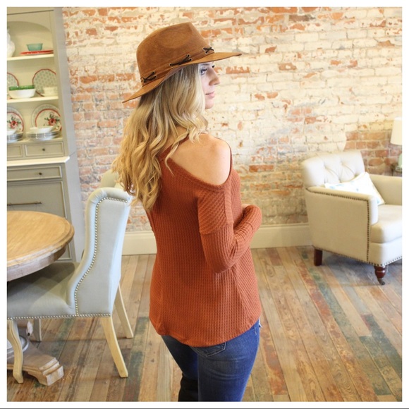 ✨ALMOST GONE✨Rust cold shoulder waffle knit top - Picture 4 of 4